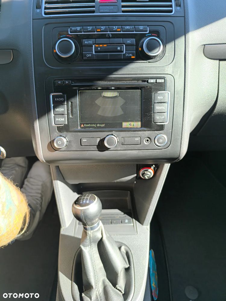 Volkswagen Touran - 12