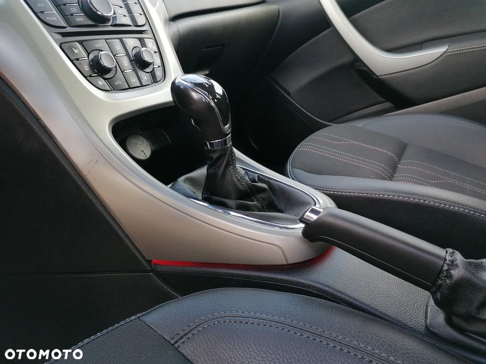 Opel Astra 1.4 Turbo 150 Jahre - 16