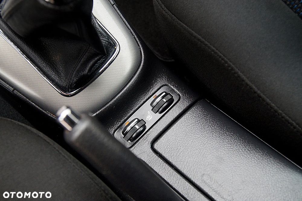 Toyota Avensis 1.8 VVT-i Sol Premium - 14