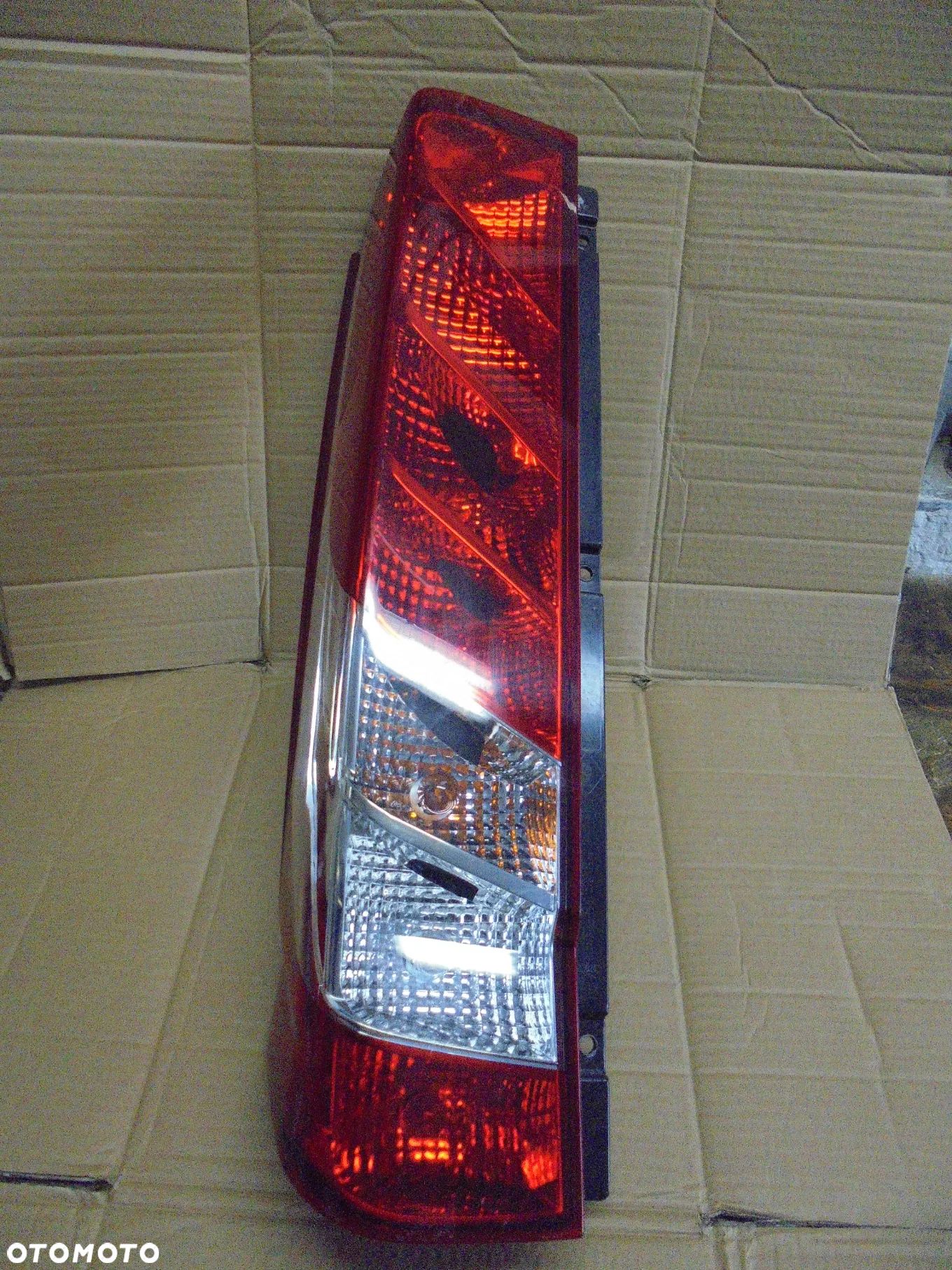 LAMPA TYLNA LEWA IVECO DAILY 2014- furgon blaszak 5801523220 - 1