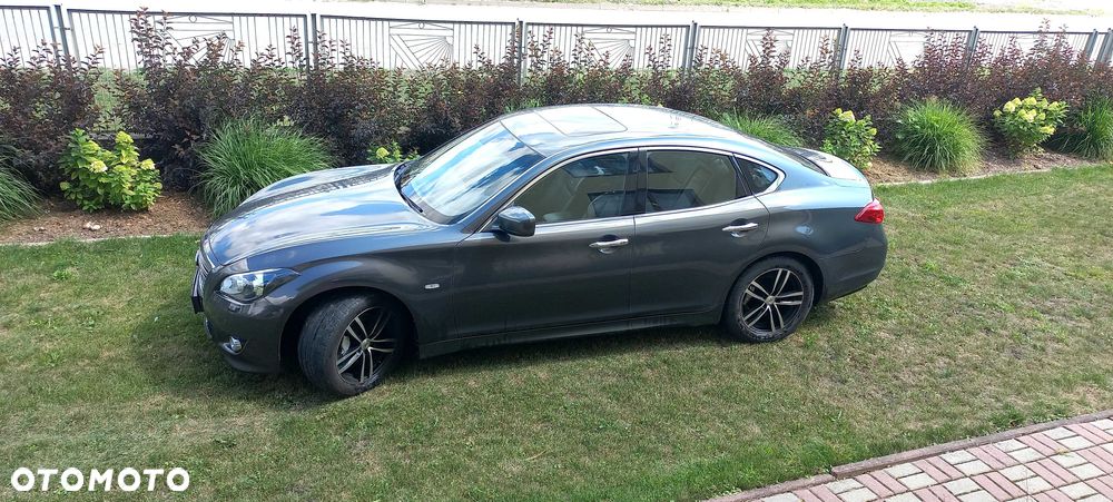 Infiniti M - 6