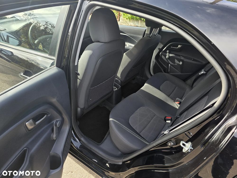 Kia Rio - 11
