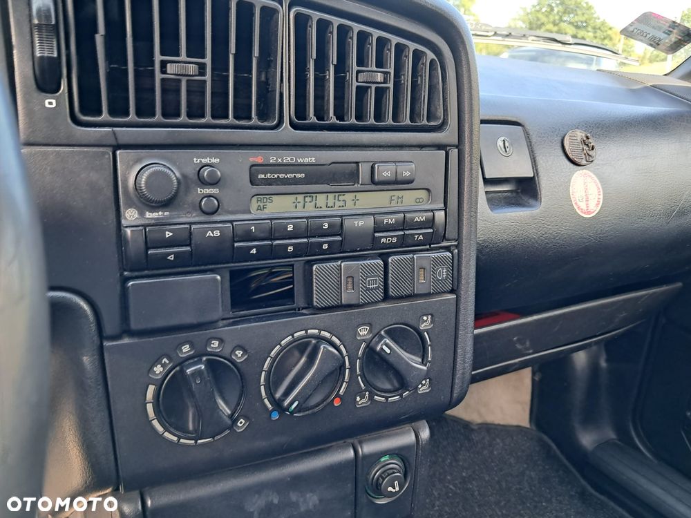 Volkswagen Passat 1.8 CL - 8