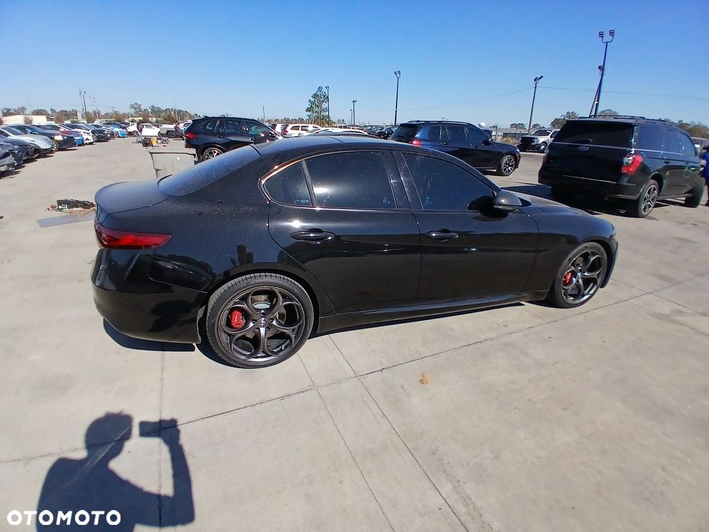 Alfa Romeo Giulia 2.0 Turbo 16V AT8 Veloce - 8