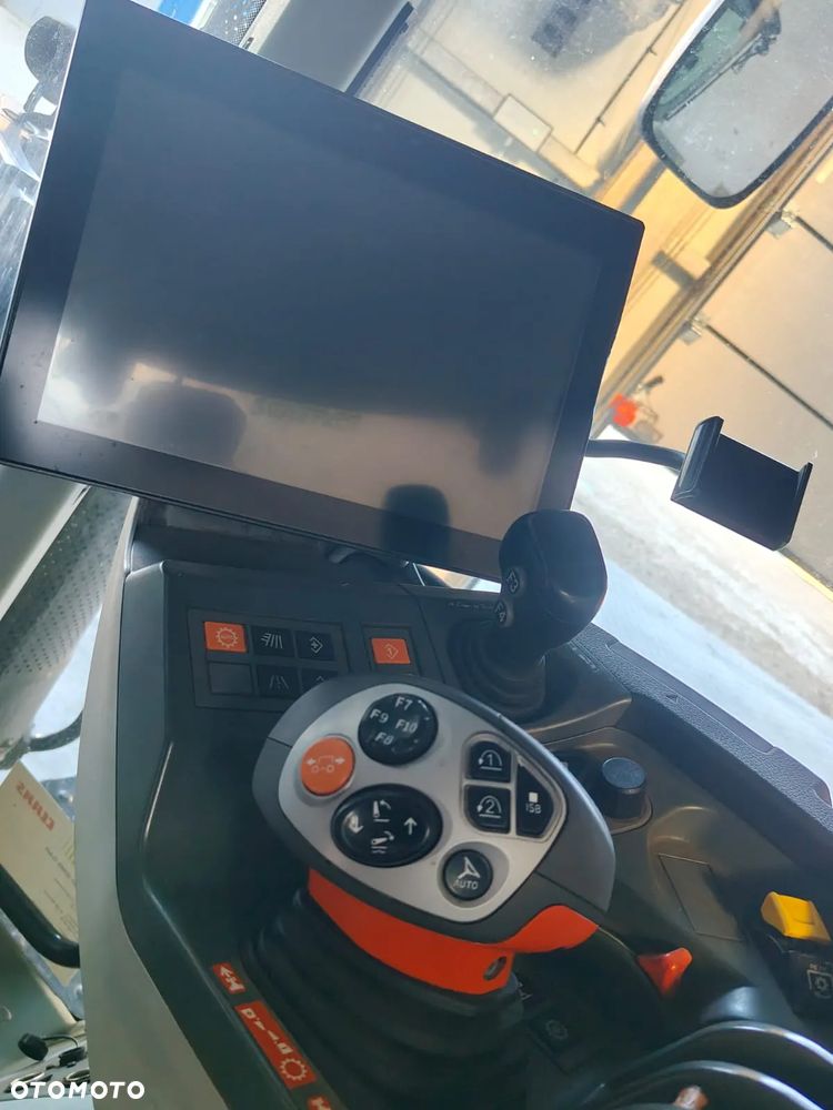Claas ARION 650 - 8