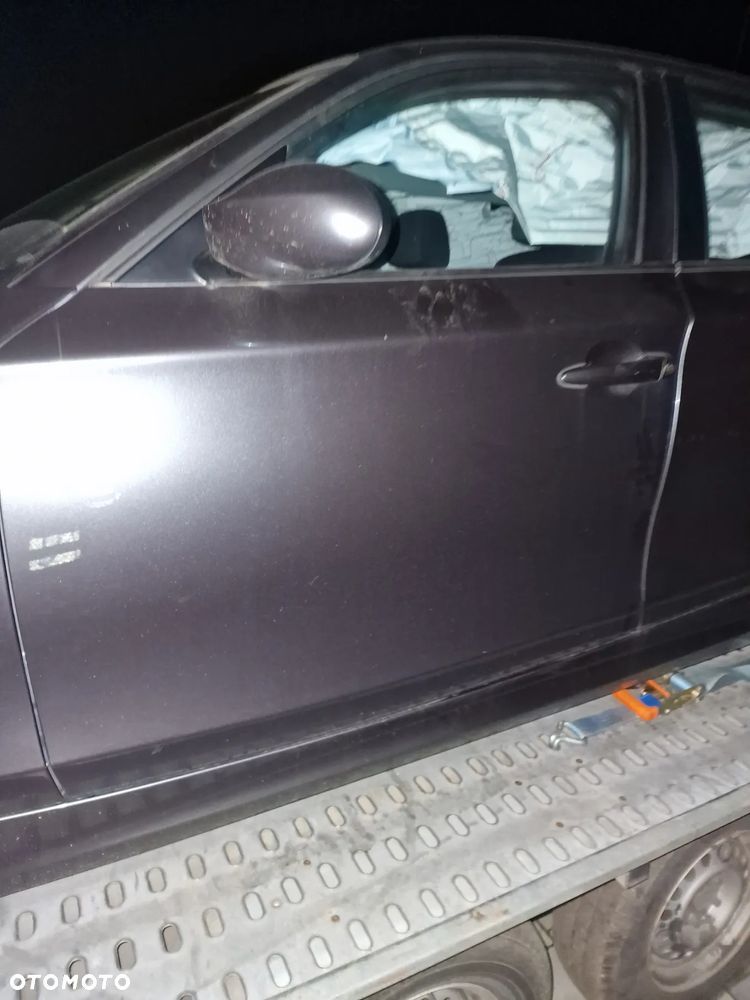 Drzwi  lewy  przód  BMW  e87 w kolorze  A22 - 2