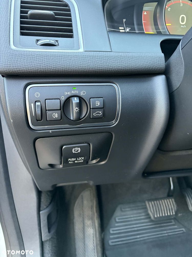 Volvo XC 60 D4 Geartronic Momentum - 17