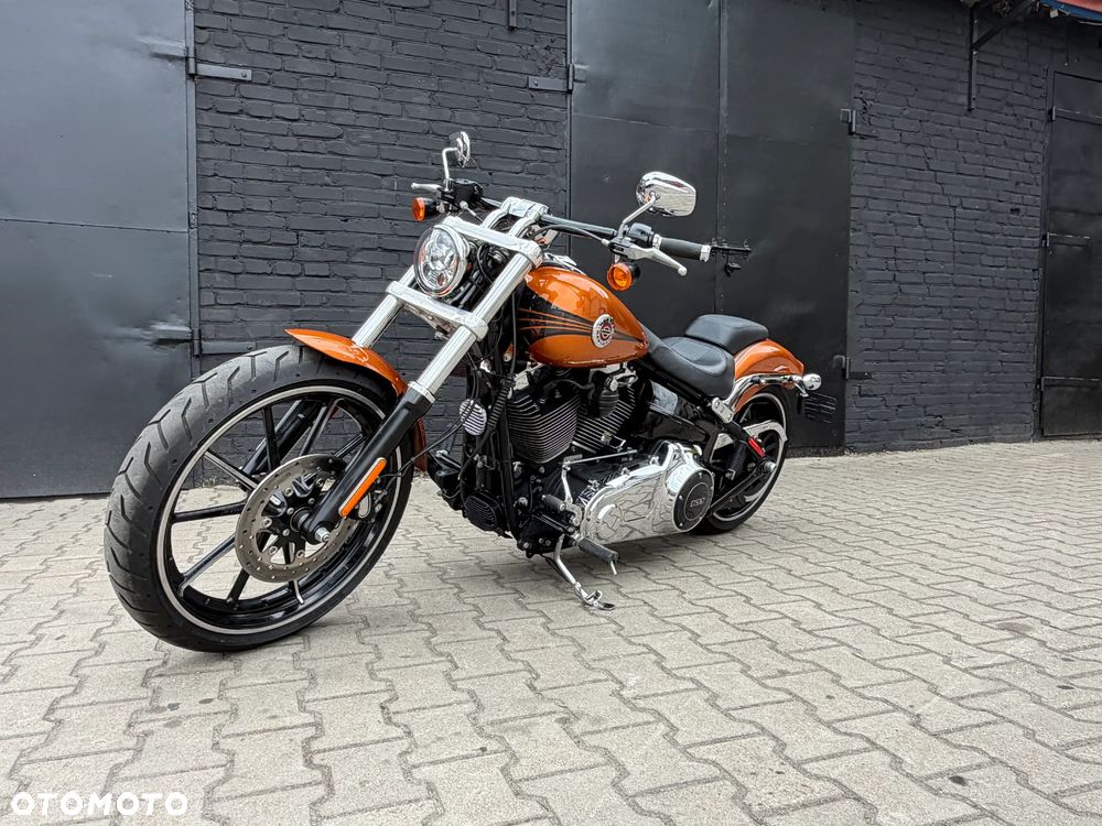 Harley-Davidson Softail Breakout - 1