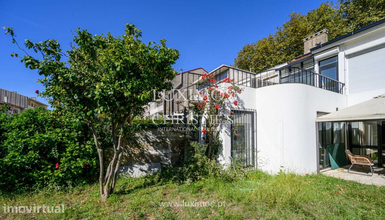 Moradia V7 com jardim orientado a poente para venda na Foz do Porto - Grande imagem: 3/25