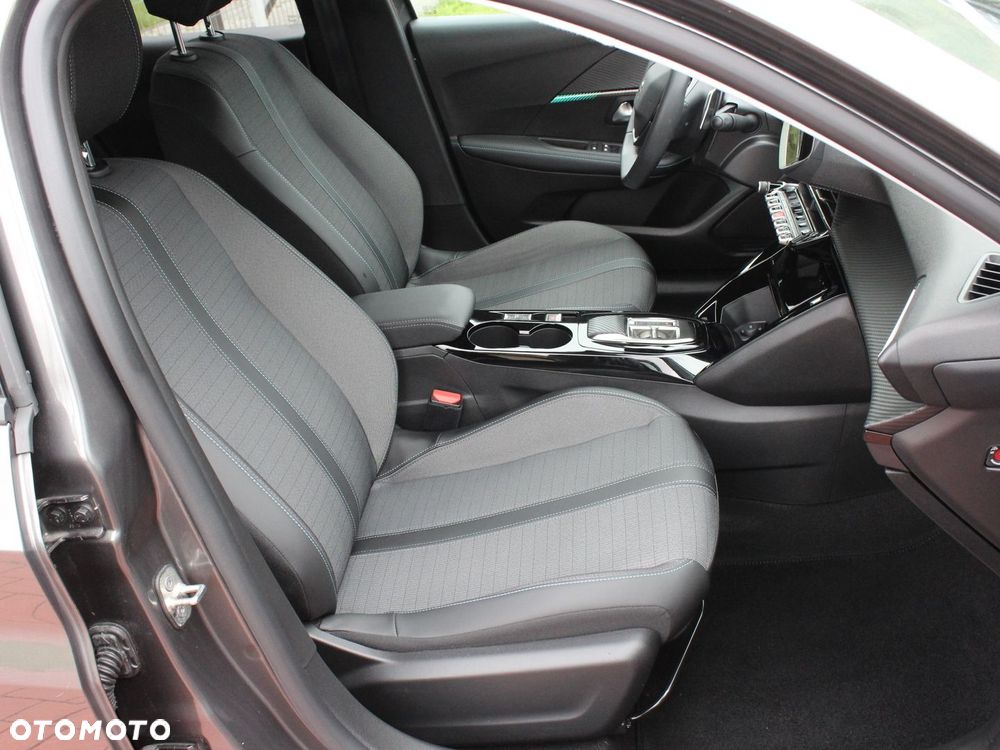 Peugeot 208 - 18