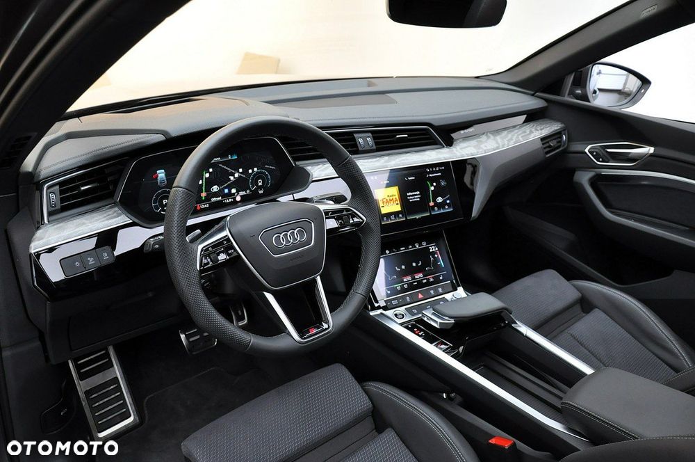 Audi Q8 Sportback e-tron - 17