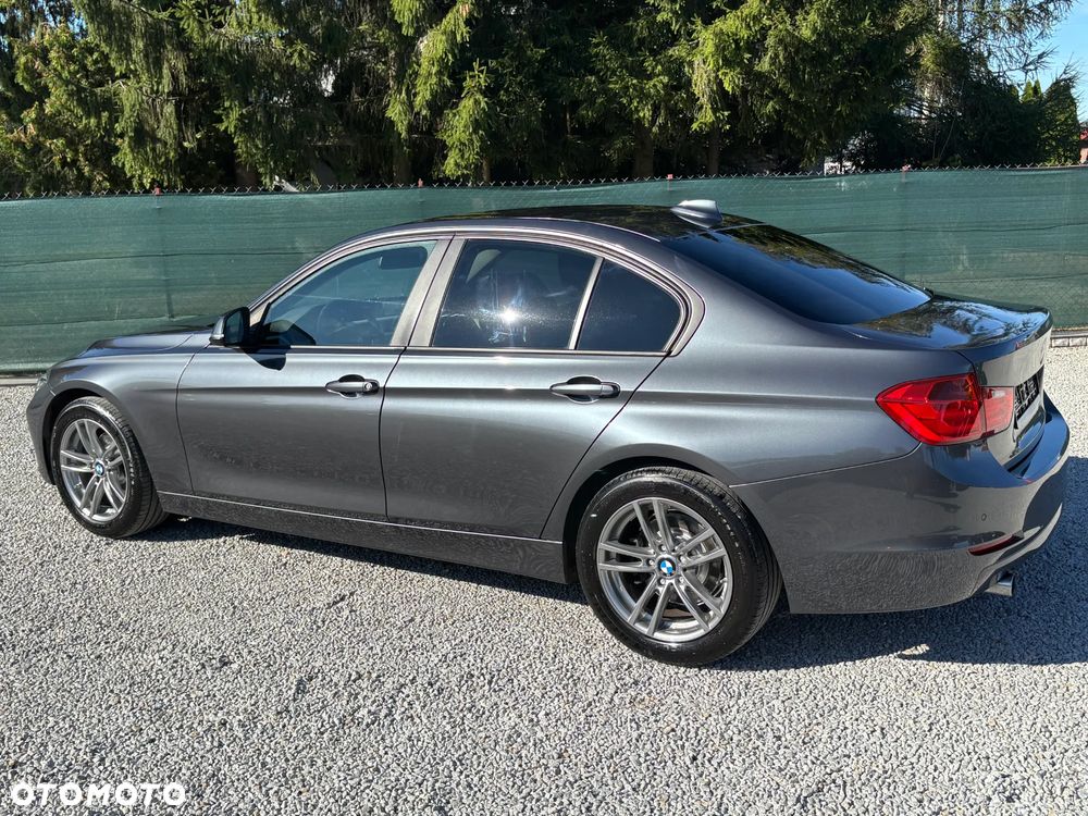 BMW Seria 3 320d Sport Line - 23