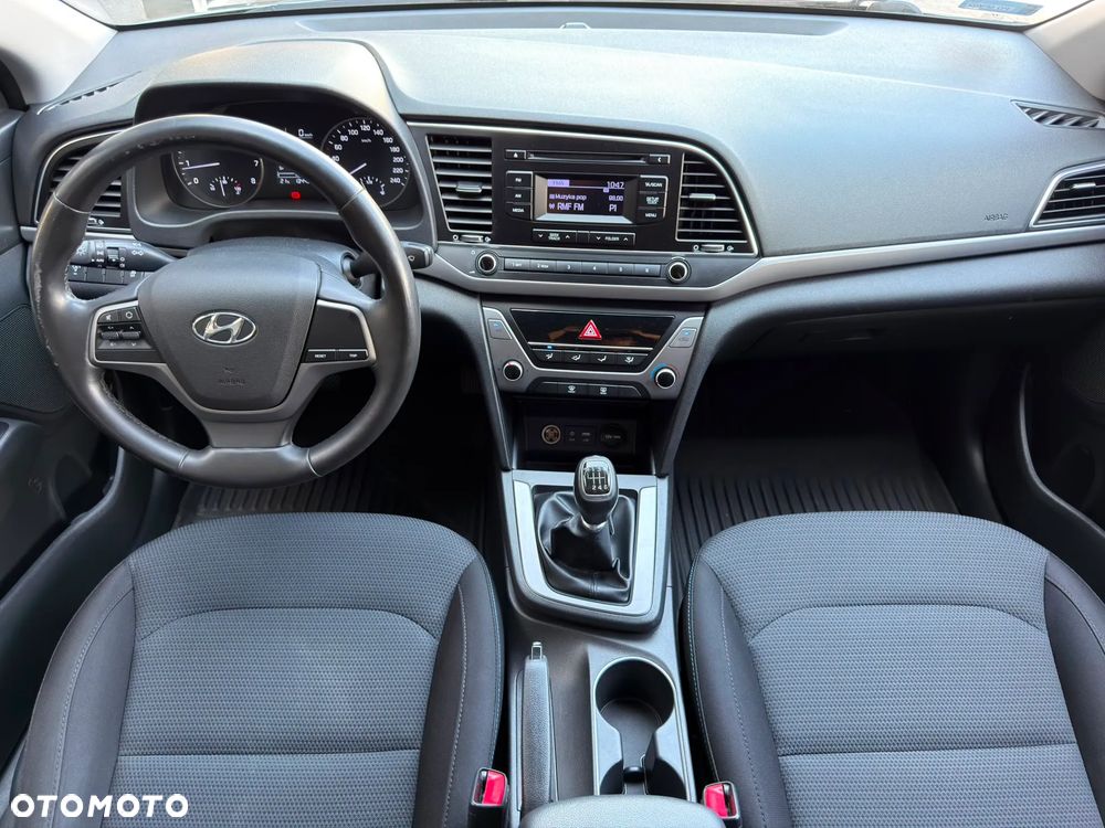 Hyundai Elantra 1.6 Classic Plus - 15