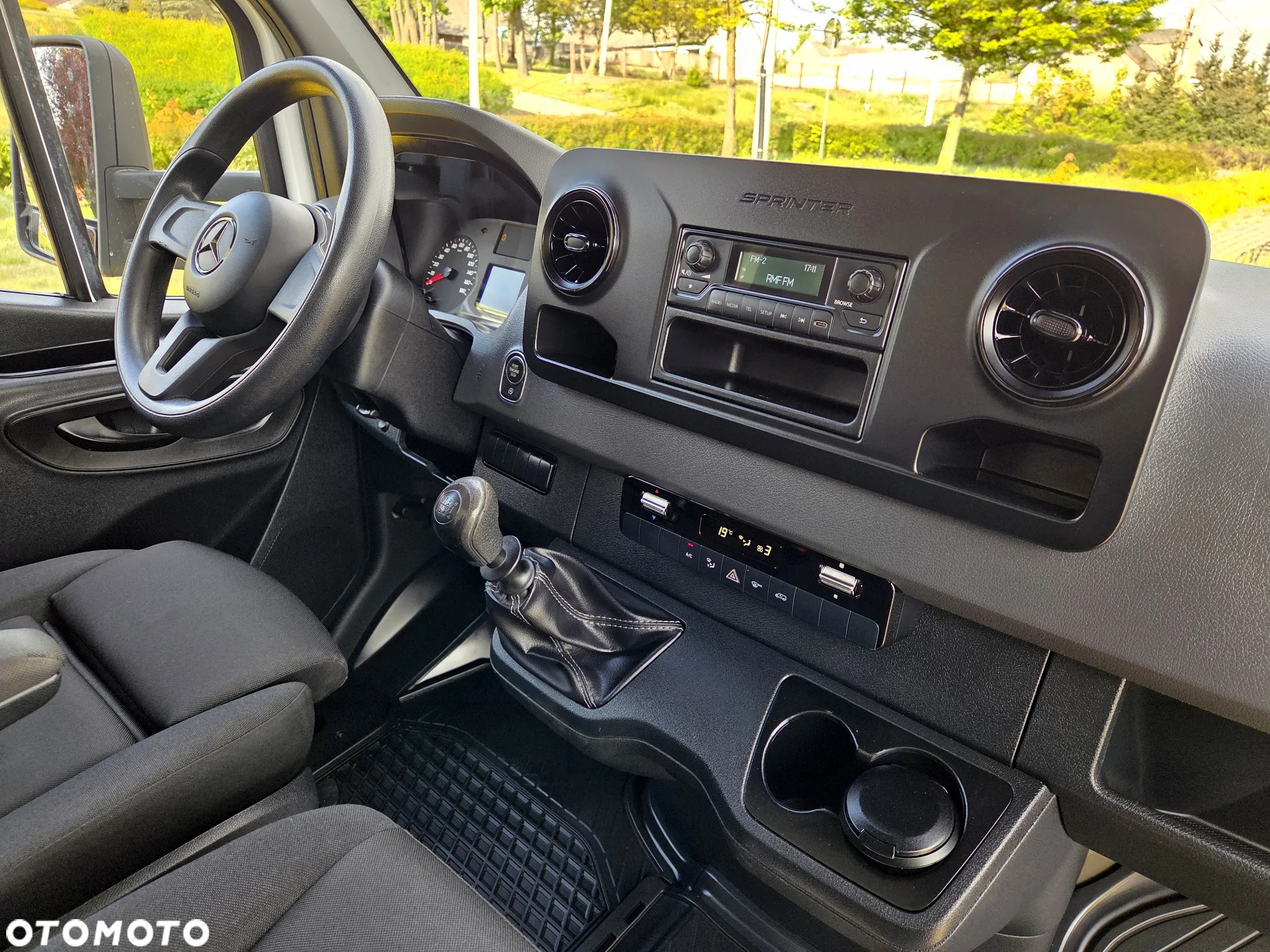 Mercedes-Benz Sprinter - 26