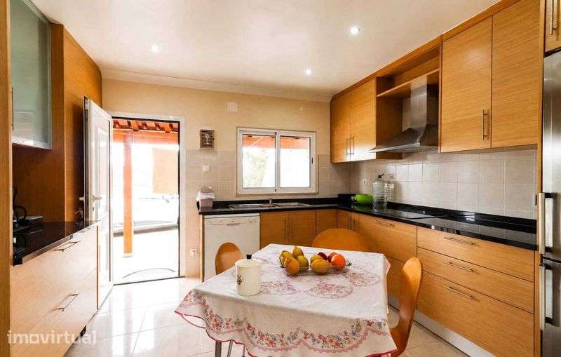 Vende-se Excelente Moradia em Caxarias T3 - Grande imagem: 2/10