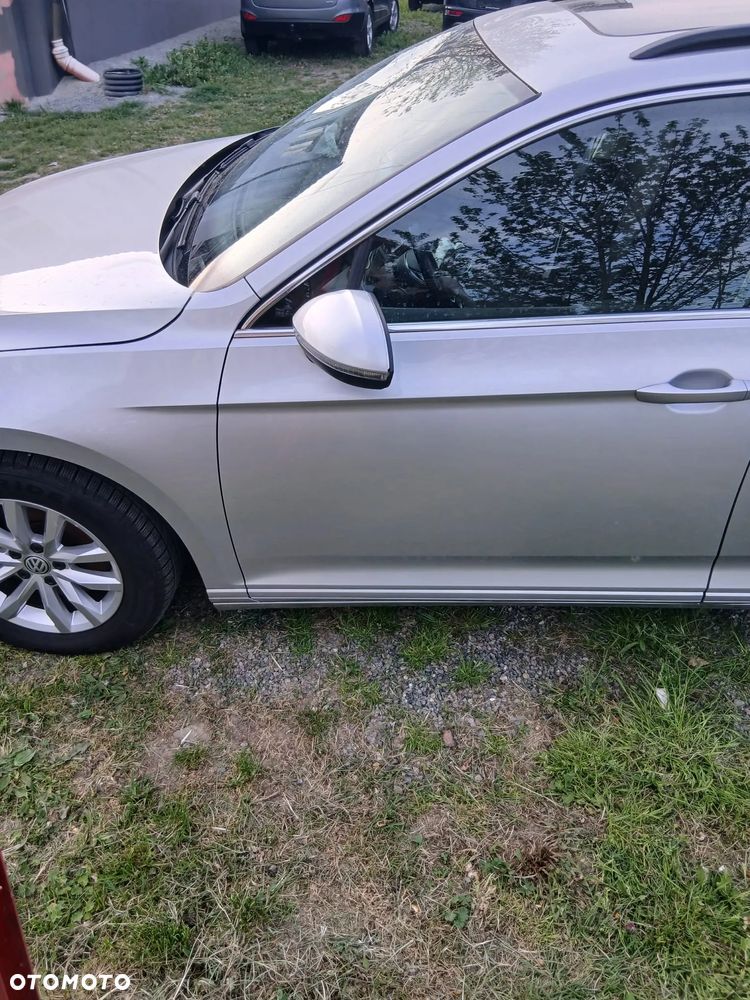 Volkswagen Passat 1.6 TDI (BlueMotion Technology) Comfortline - 4