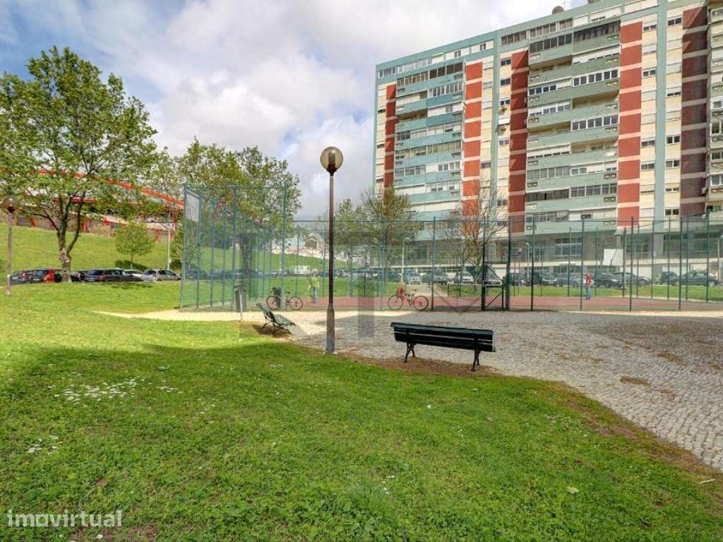 Prédio para Obras para Venda em Benfica, Lisboa - Grande imagem: 3/6