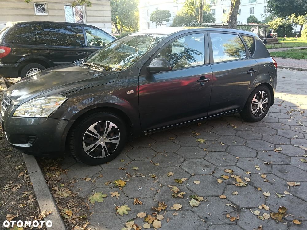 Kia Ceed - 11