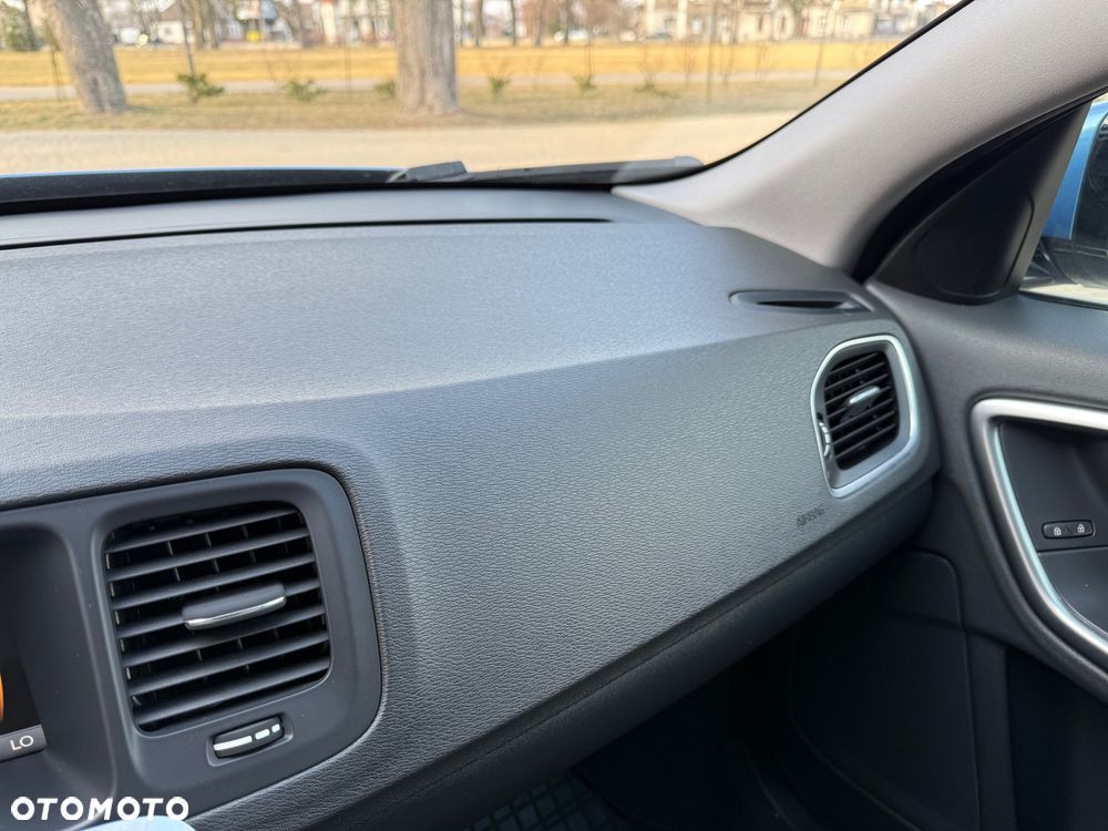 Volvo V60 D6 AWD Plug-in Hybrid Momentum - 19