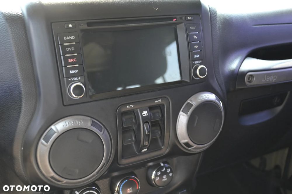 Jeep Wrangler 3.6 Unlim Sahara - 32