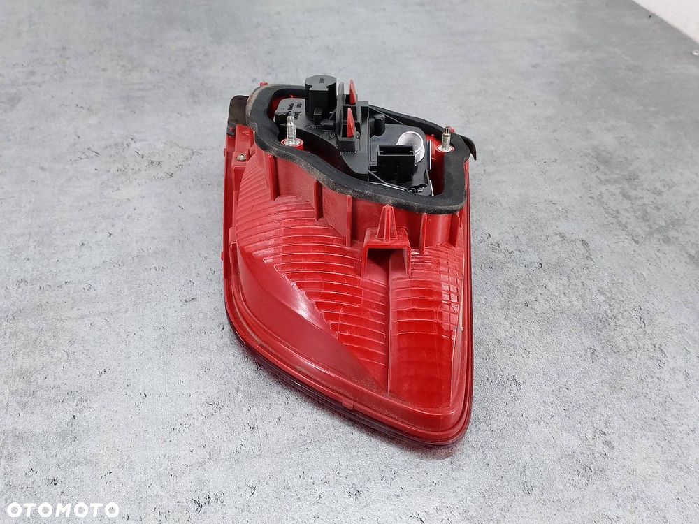 LAMPY KOMPLET W KLAPĘ  VW TOURAN II 1T0945094 2.0 TDI - 13
