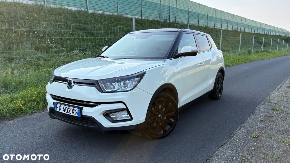 SsangYong/KGM Tivoli e-XGi 160 2WD Black+White - 1