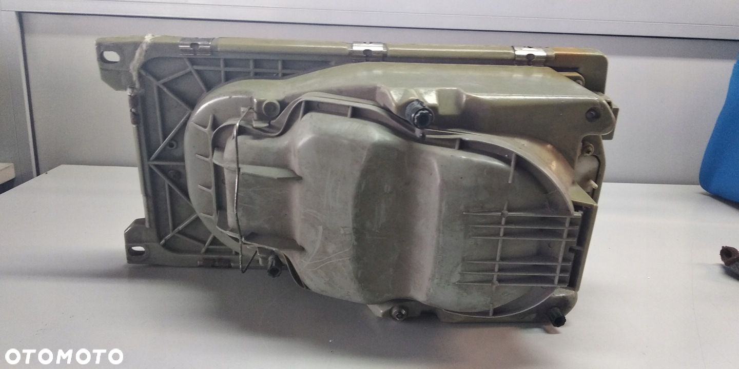 MERCEDES W123 LAMPA PRZEDNIA PRAWA COUPE - 2