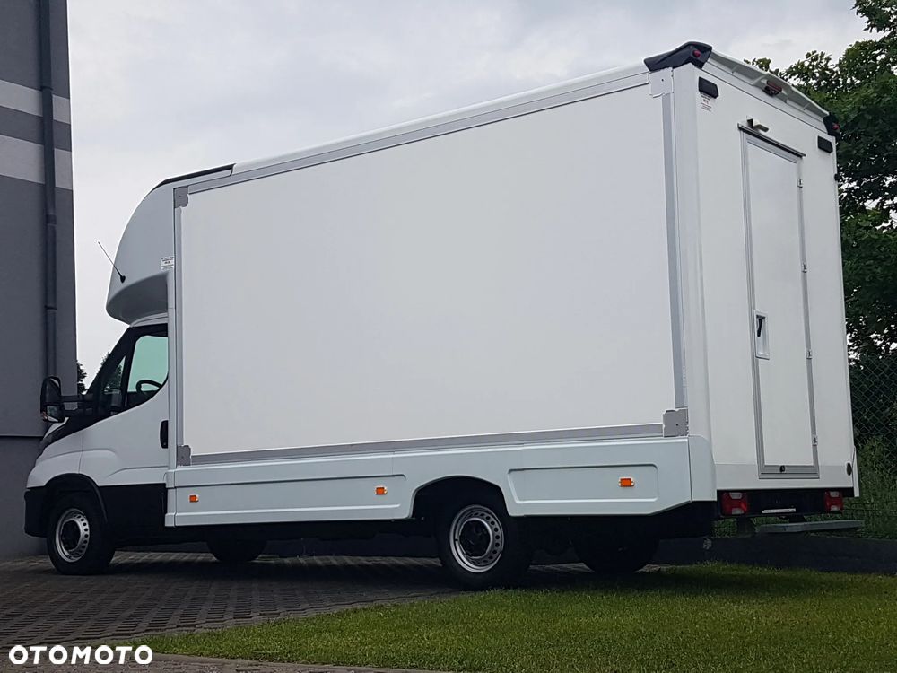 Iveco DAILY KONTENER NISKOPODŁOGOWY 4,44x2,23x2,42 SKLEP FOODTRUCK BAR KLIMA KONIOWÓZ KAMPER - 28