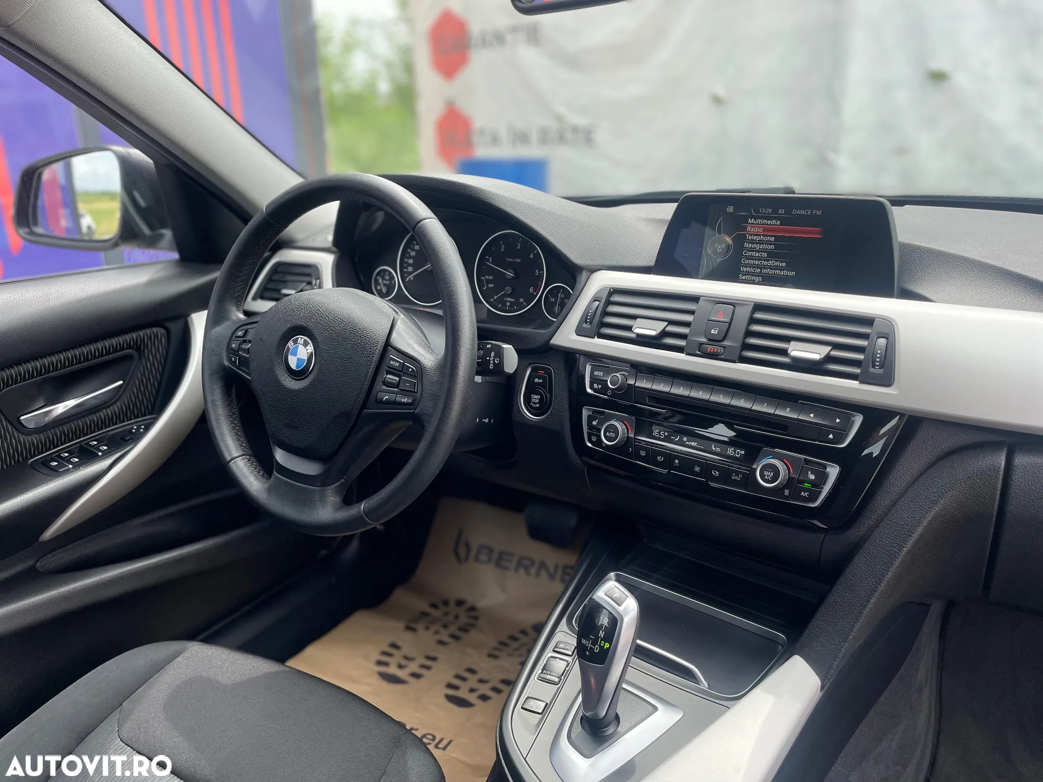 BMW Seria 3 318d Touring Aut. - 23