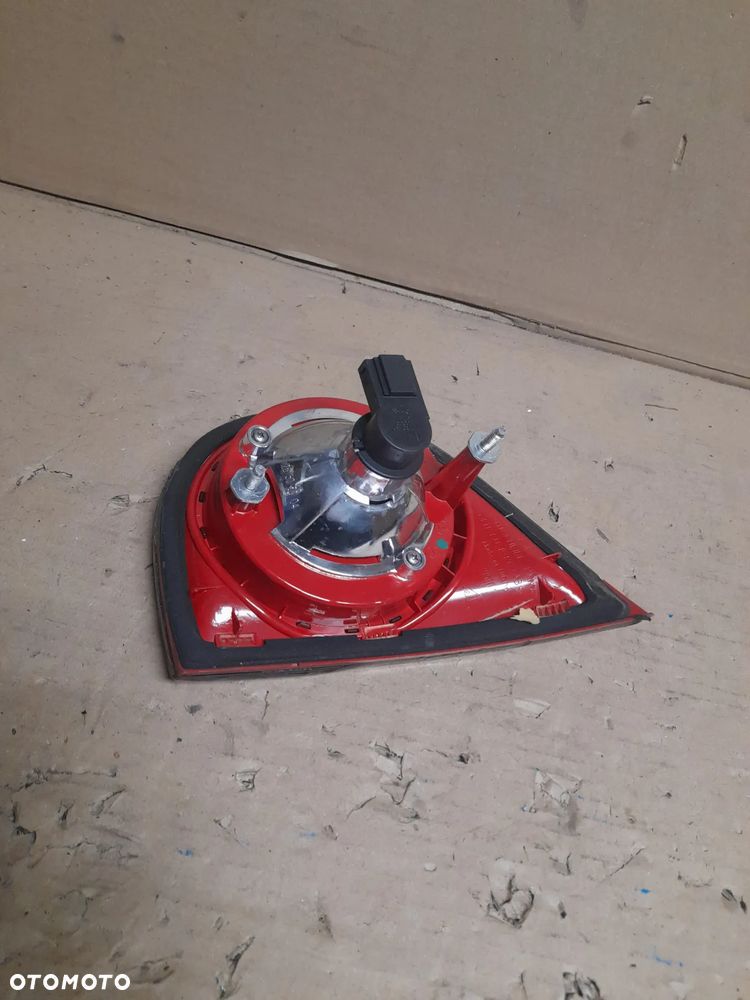 LAMPA LEWY TYŁ W KLAPĘ VW GOLF V nr 1K6945093F - 5