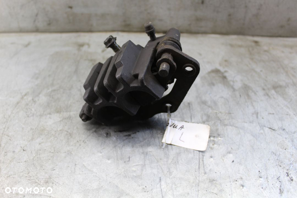 Suzuki GSX 750 Inazuma Zacisk przód przedni lewy