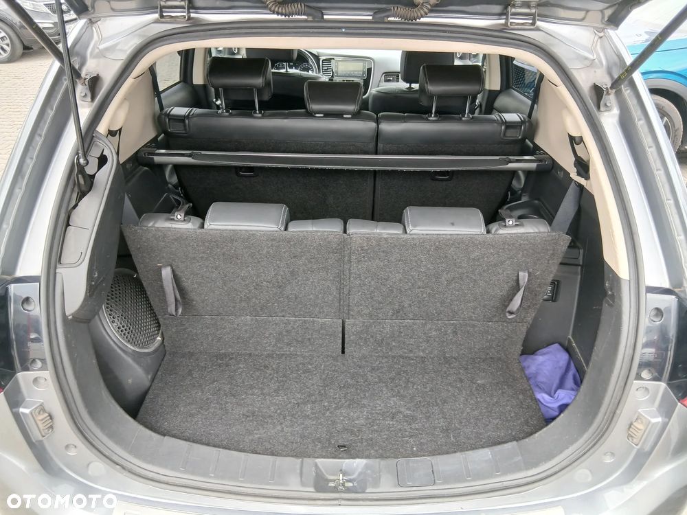 Mitsubishi Outlander 2.0 Instyle + 4WD CVT - 10
