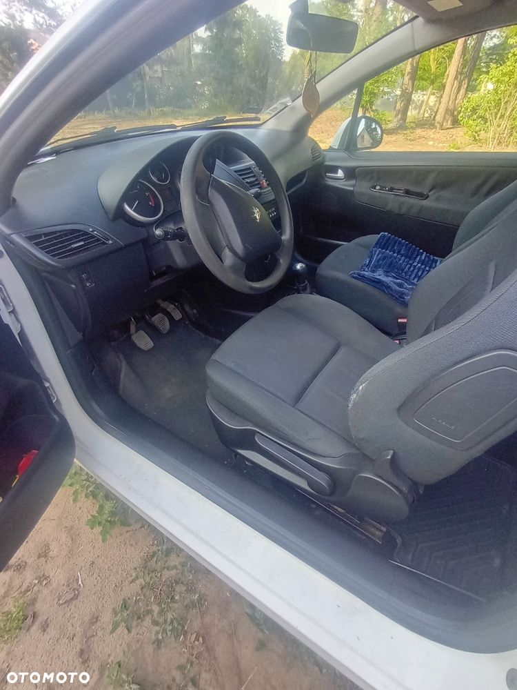 Peugeot 207 - 4