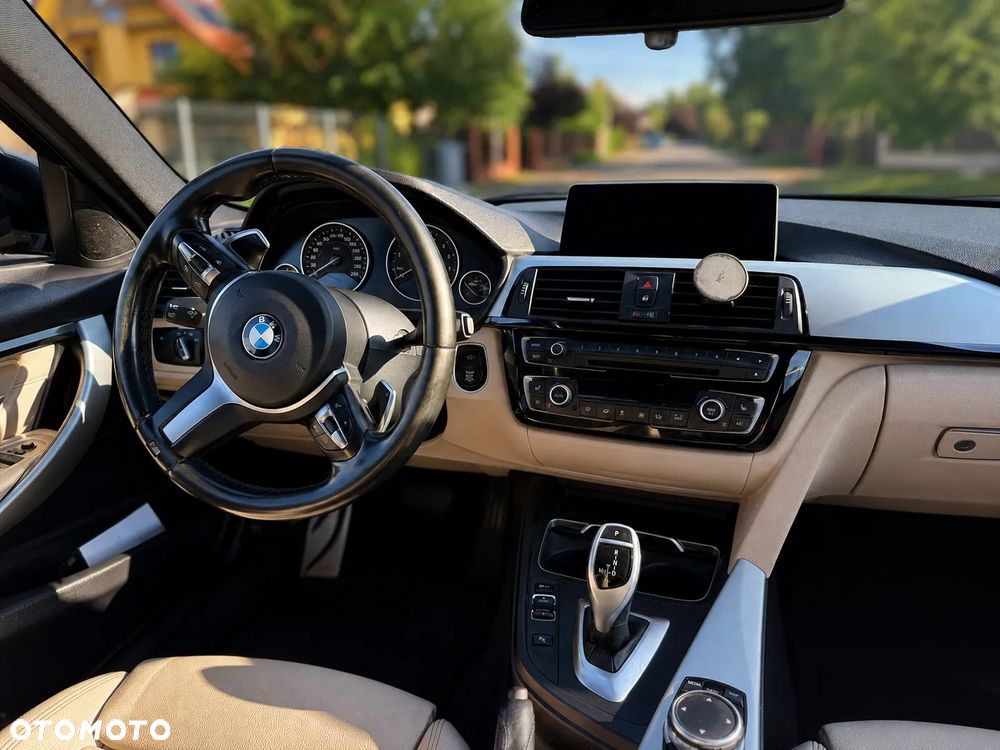 BMW Seria 3 330i xDrive M Sport Shadow - 11
