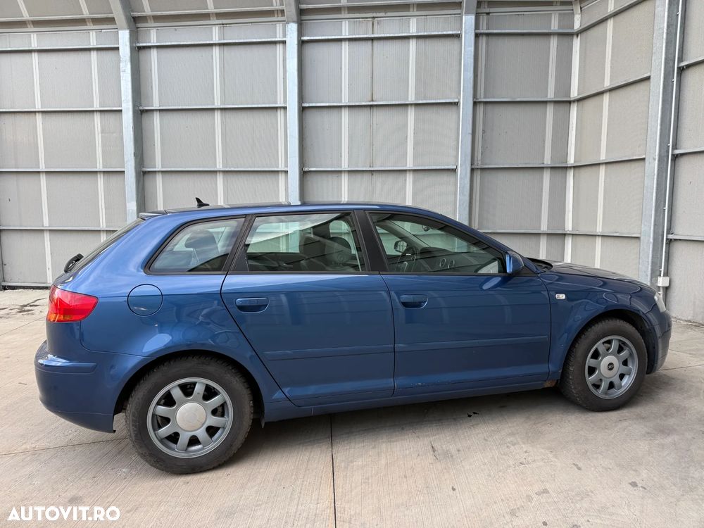 Audi A3 Sportback 1.6 FSI Ambition - 8