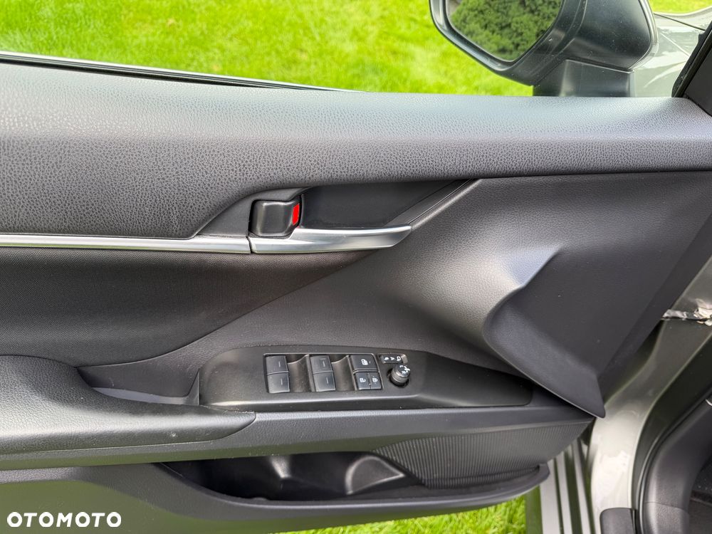 Toyota Camry - 20