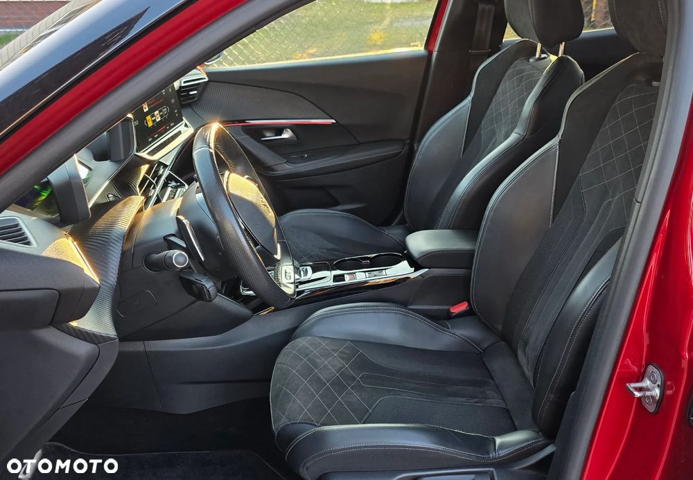 Peugeot 2008 BlueHDi 130 EAT8 GT - 14