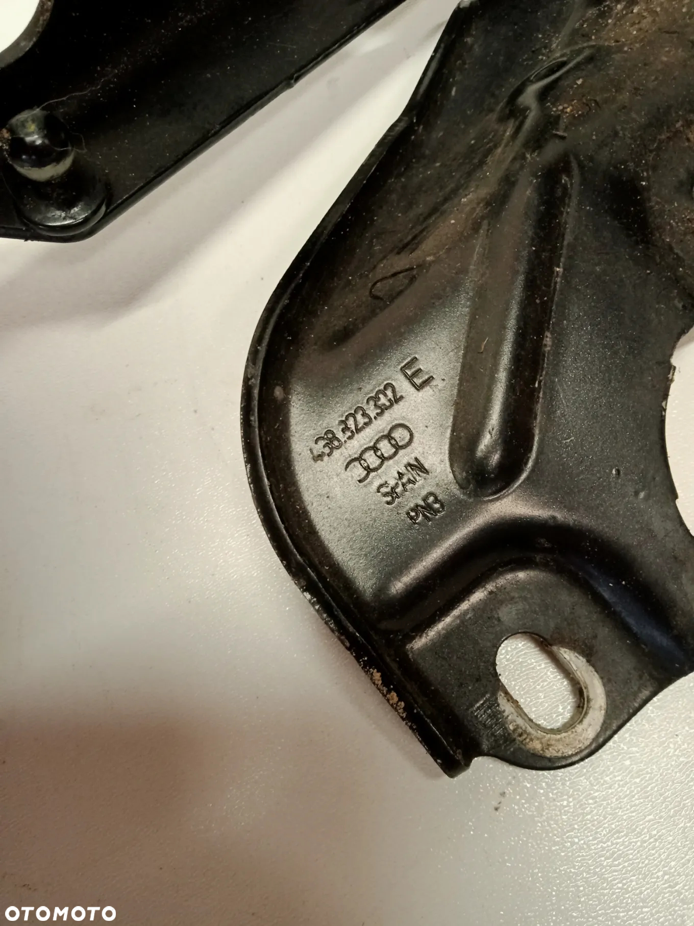 AUDI A6 C7 A7 4G ZAWIAS MASKI PRAWY 4G8823302E LEWY 4G8823301E - 4
