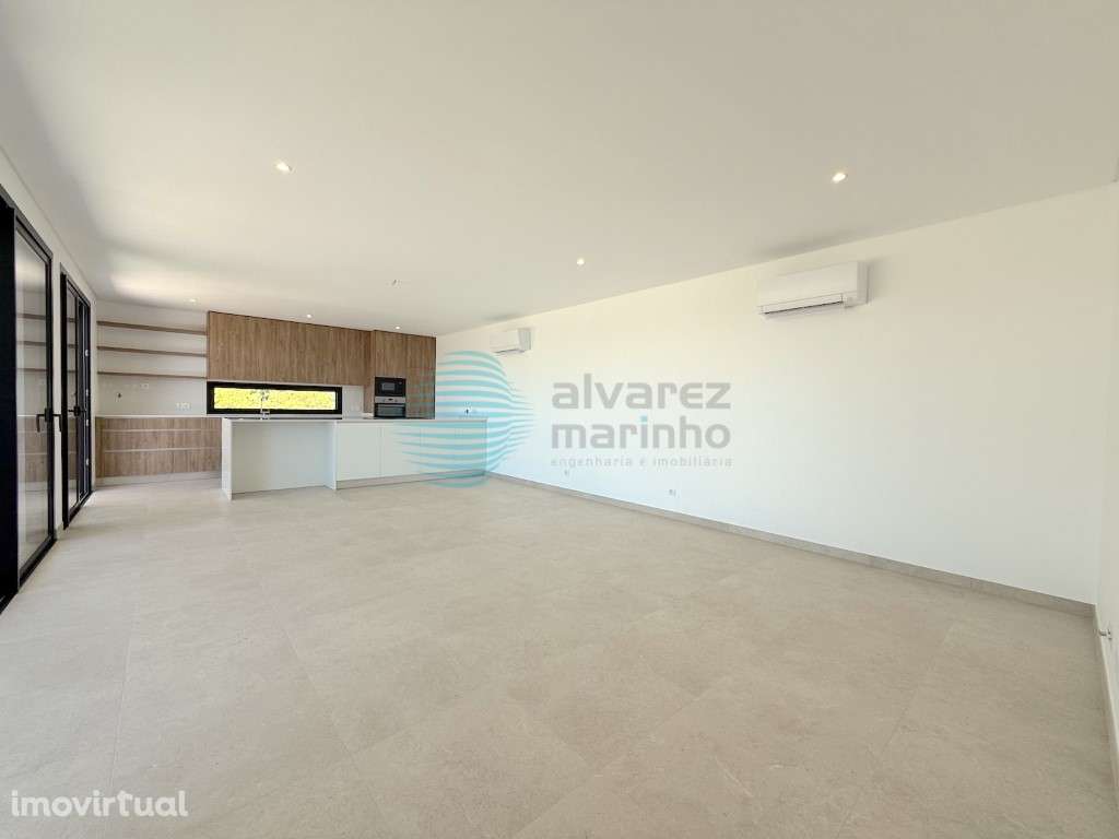 Moradia V2+2 com excelente vista, situada nas Caldas da Rainha - Grande imagem: 2/53