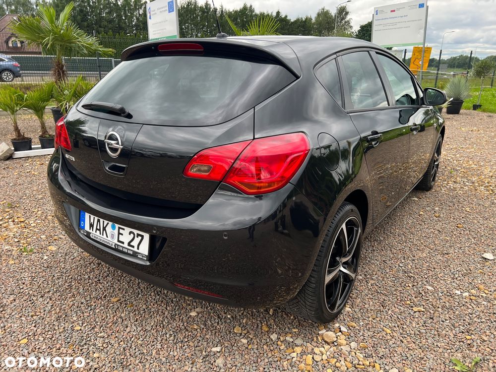 Opel Astra 1.6 Design Edition - 11