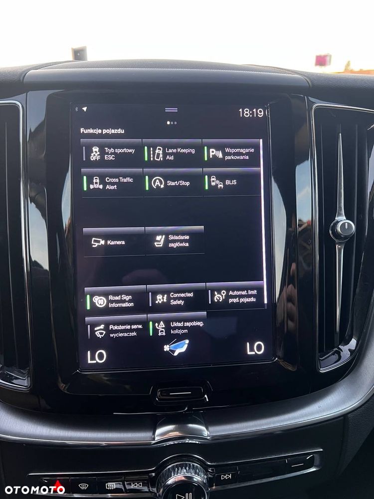 Volvo XC 60 B4 D AWD Geartronic Momentum Pro - 31