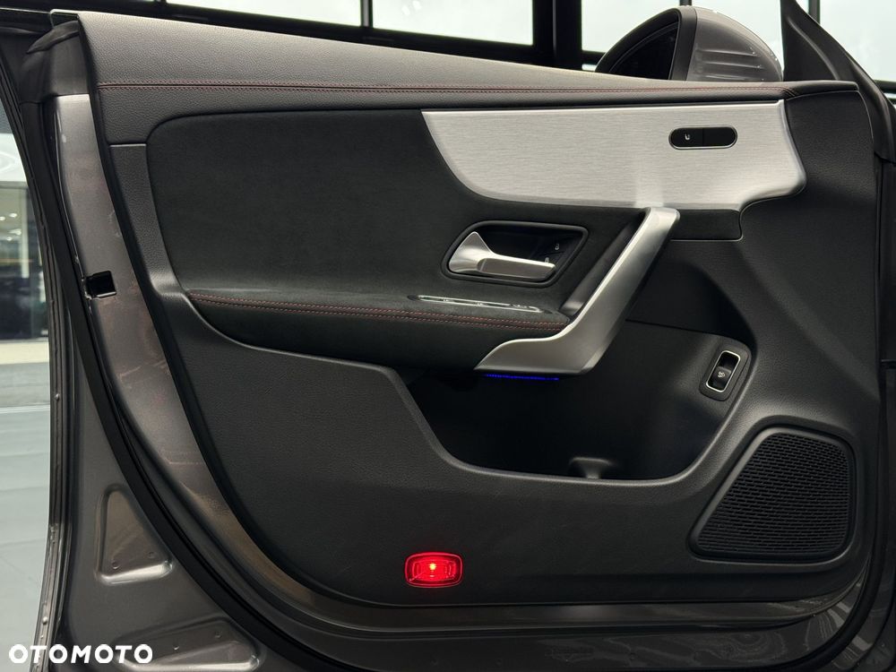 Mercedes-Benz CLA 200 AMG Line 7G-DCT - 14