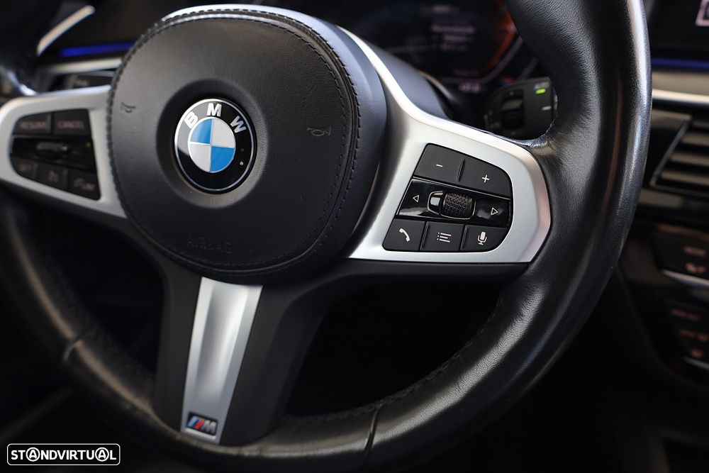 BMW 520 d Pack Desportivo M Auto - 23