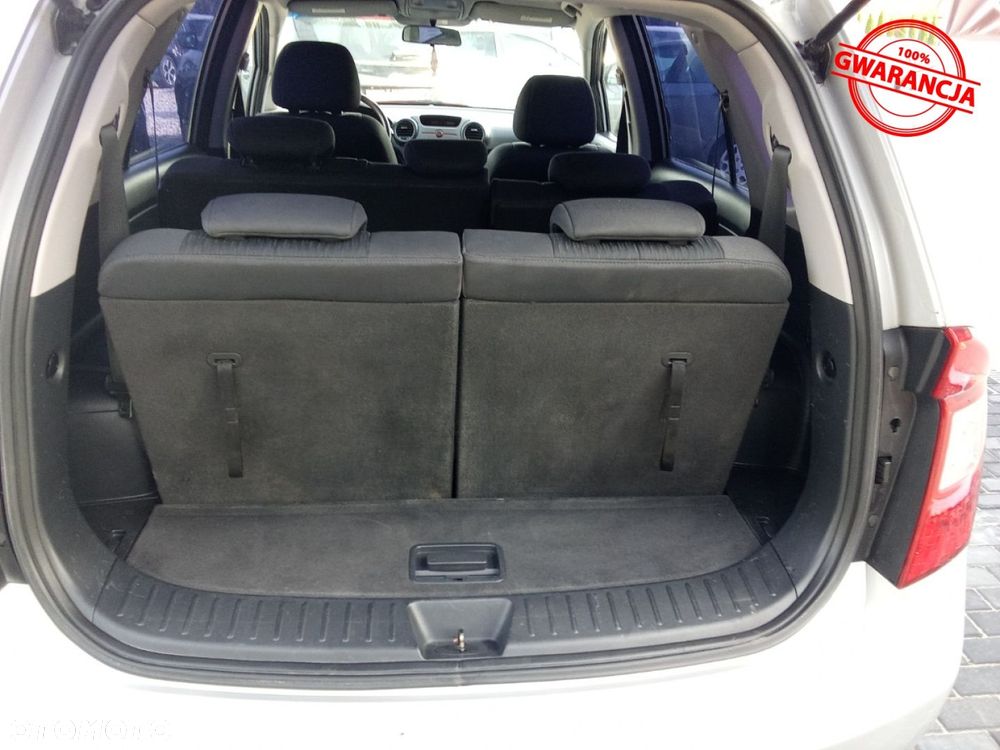 Kia Carens - 27