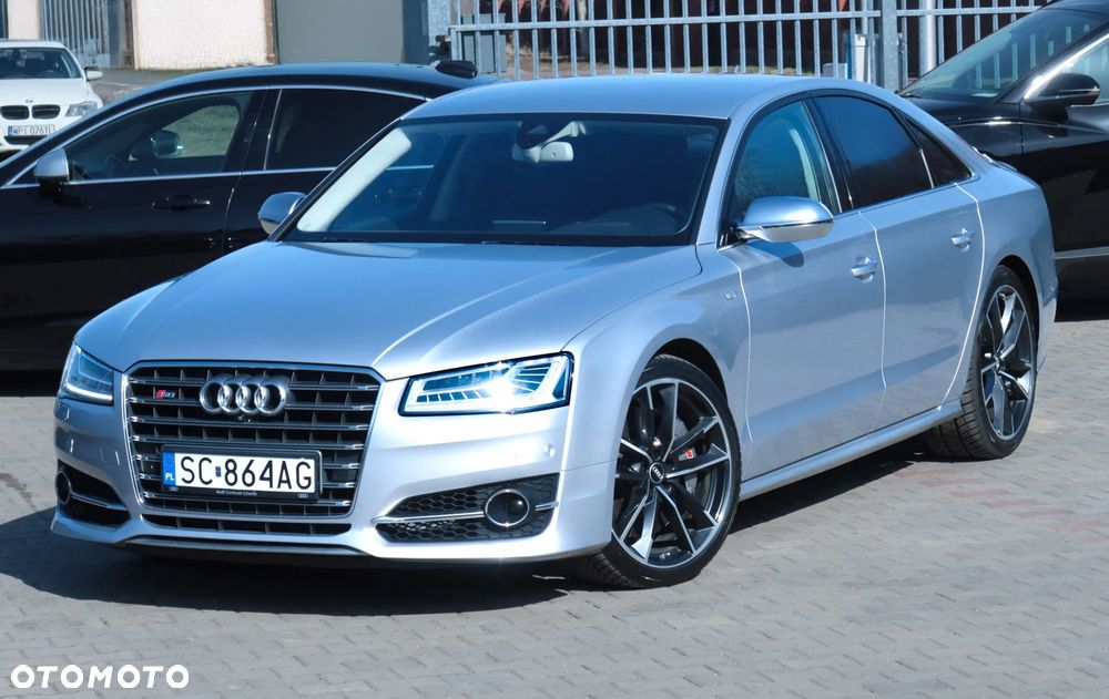 Audi S8 Plus - 30