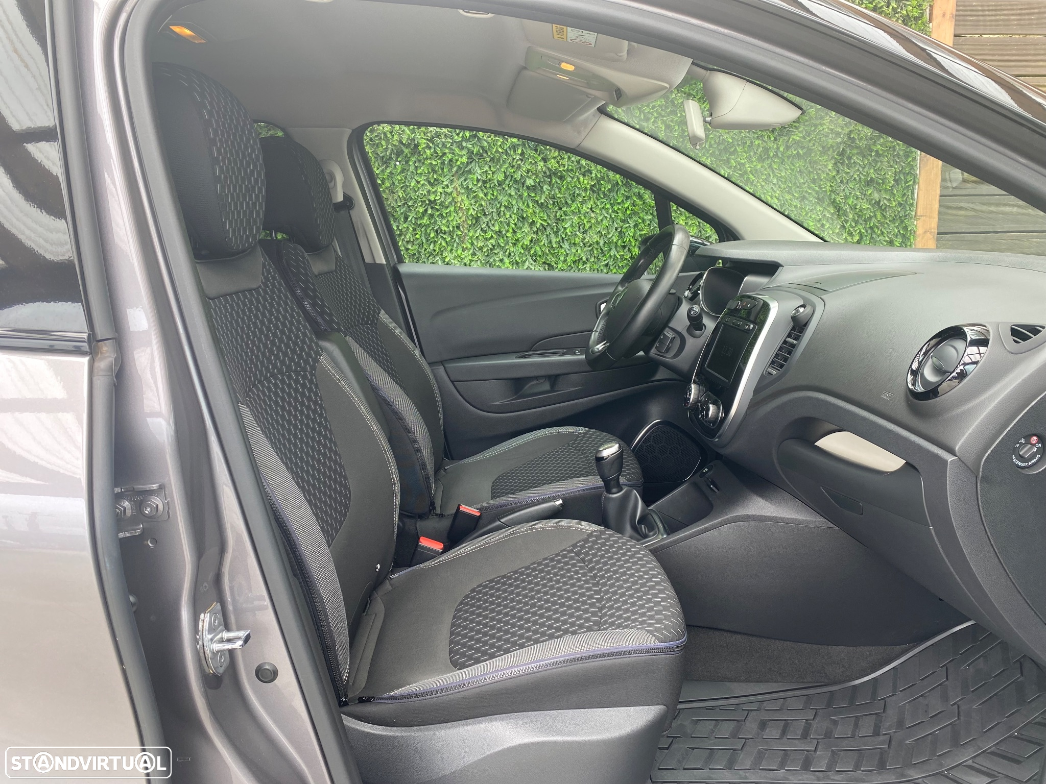 Renault Captur 1.0 TCe Exclusive - 36