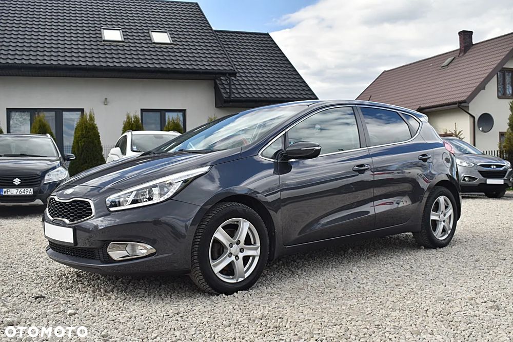 Kia Ceed 1.6 GDI Dream Team Edition - 4