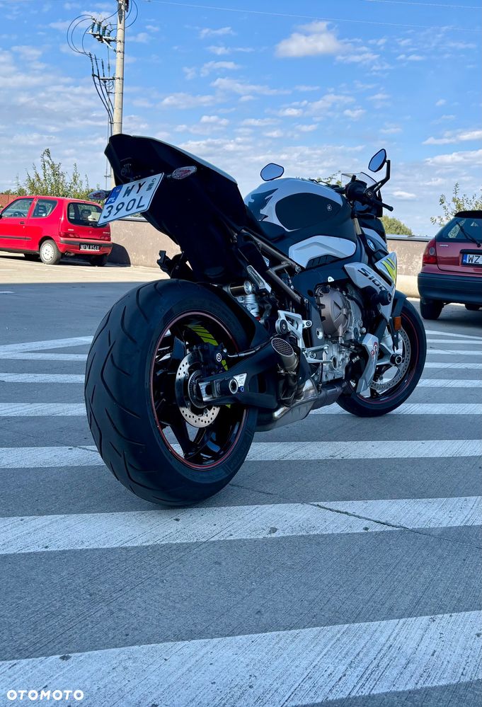 BMW S - 4