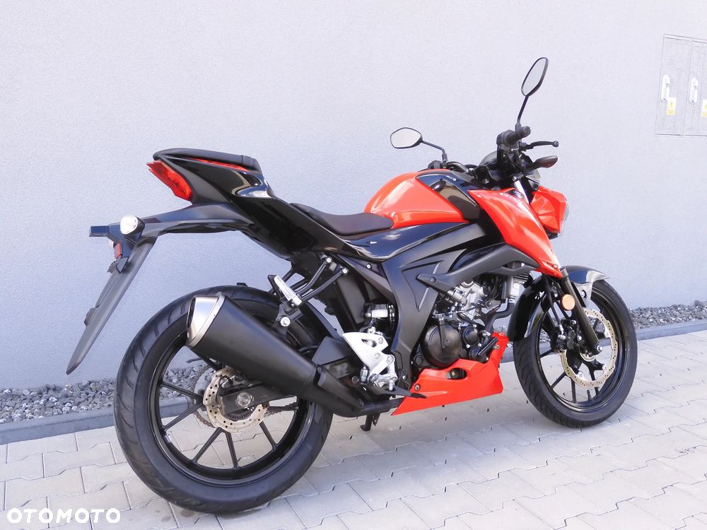 Suzuki GSX - 18