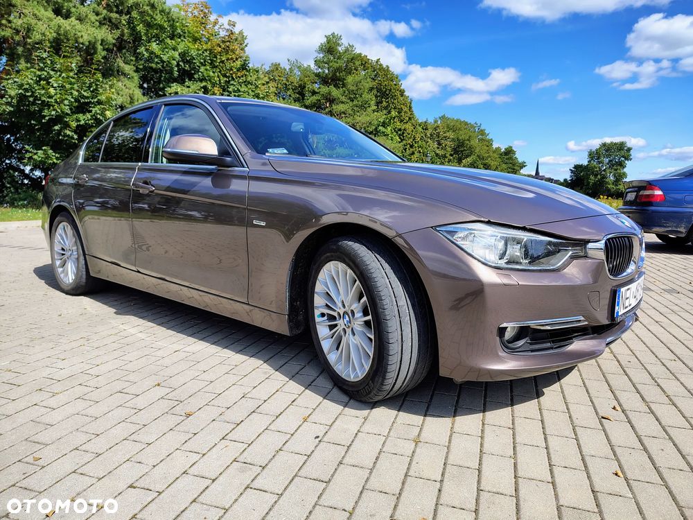 BMW Seria 3 320i Luxury Line - 6